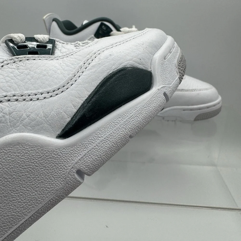 Brand New Nike Air Jordan IV 4 Retro Oxidized Green B-GRADE FQ8213-103 Size 5Y